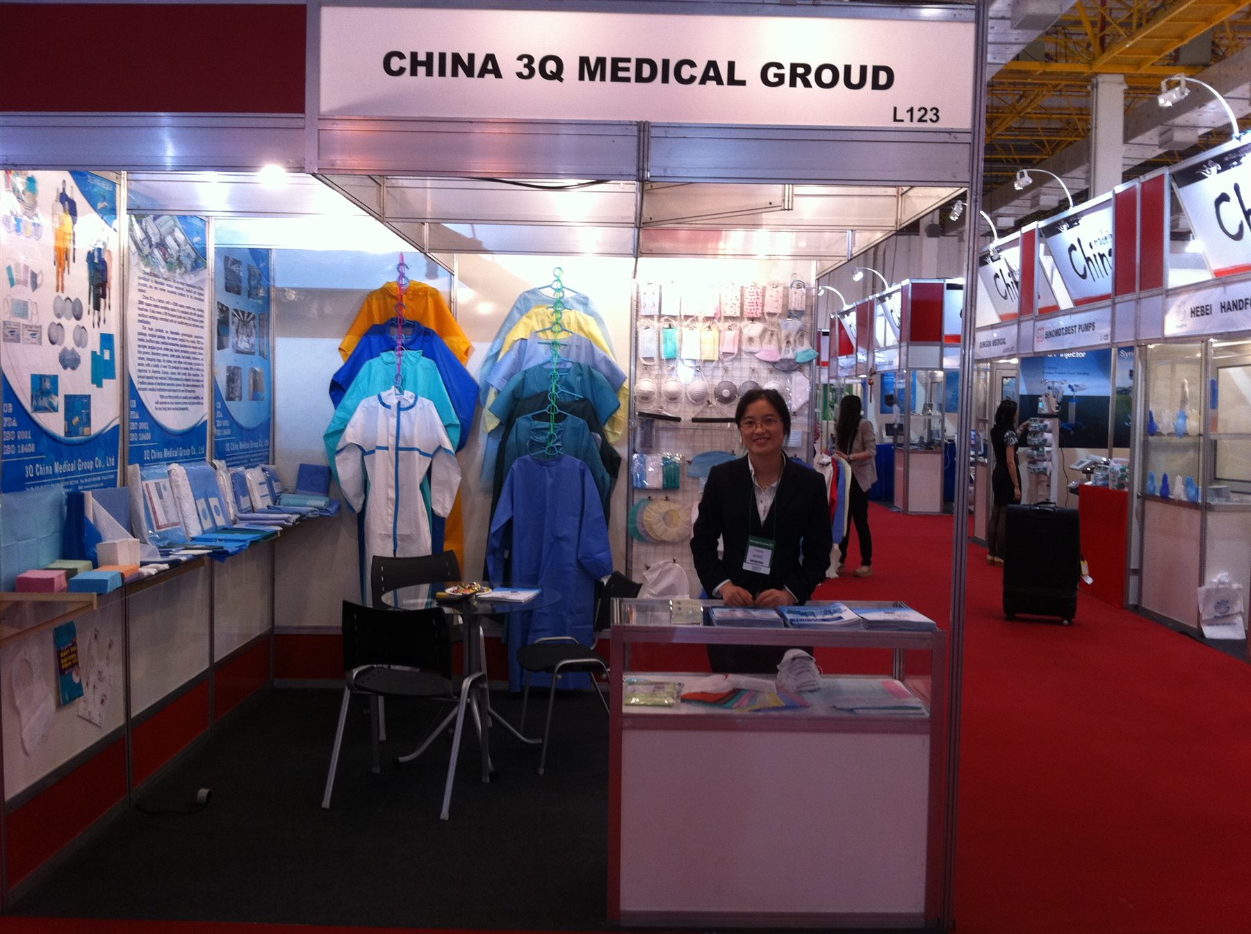 Professional visitors at the SAN QI MEDICAL booth in Brazil